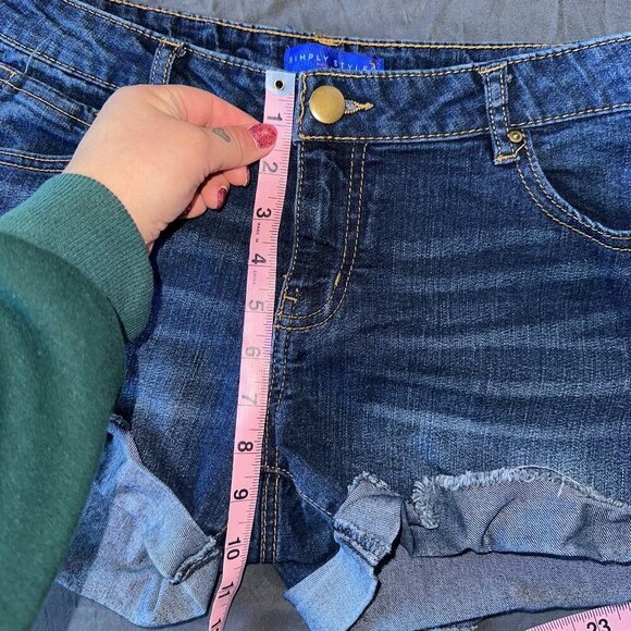 Simply Styled Women's Cuffed Dark Blue Jean Shorts Size 6 Mid Rise Stretch - Picture 9 of 13